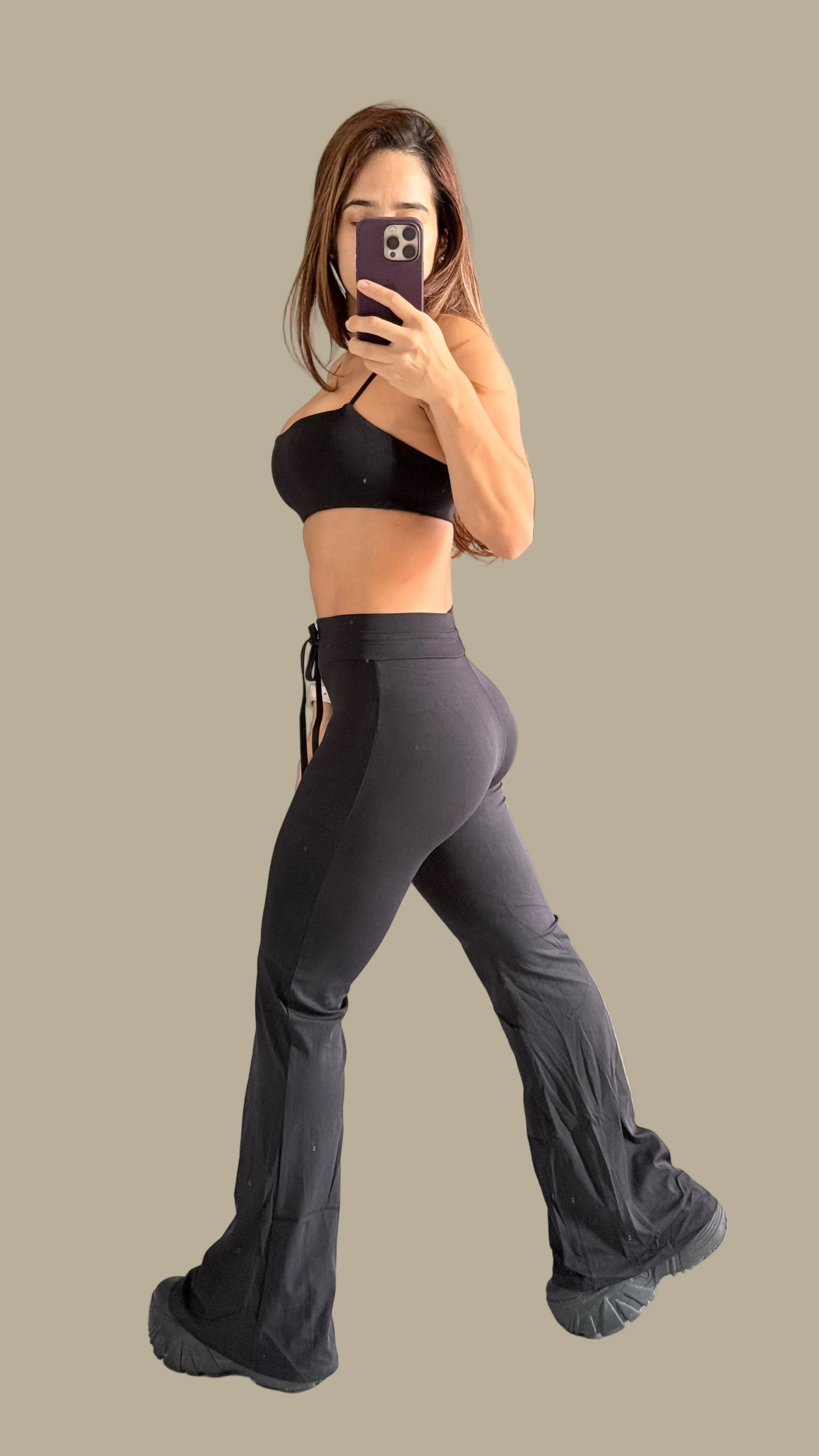 Chelsie Set Flare color Black, vista lateral estilo flare