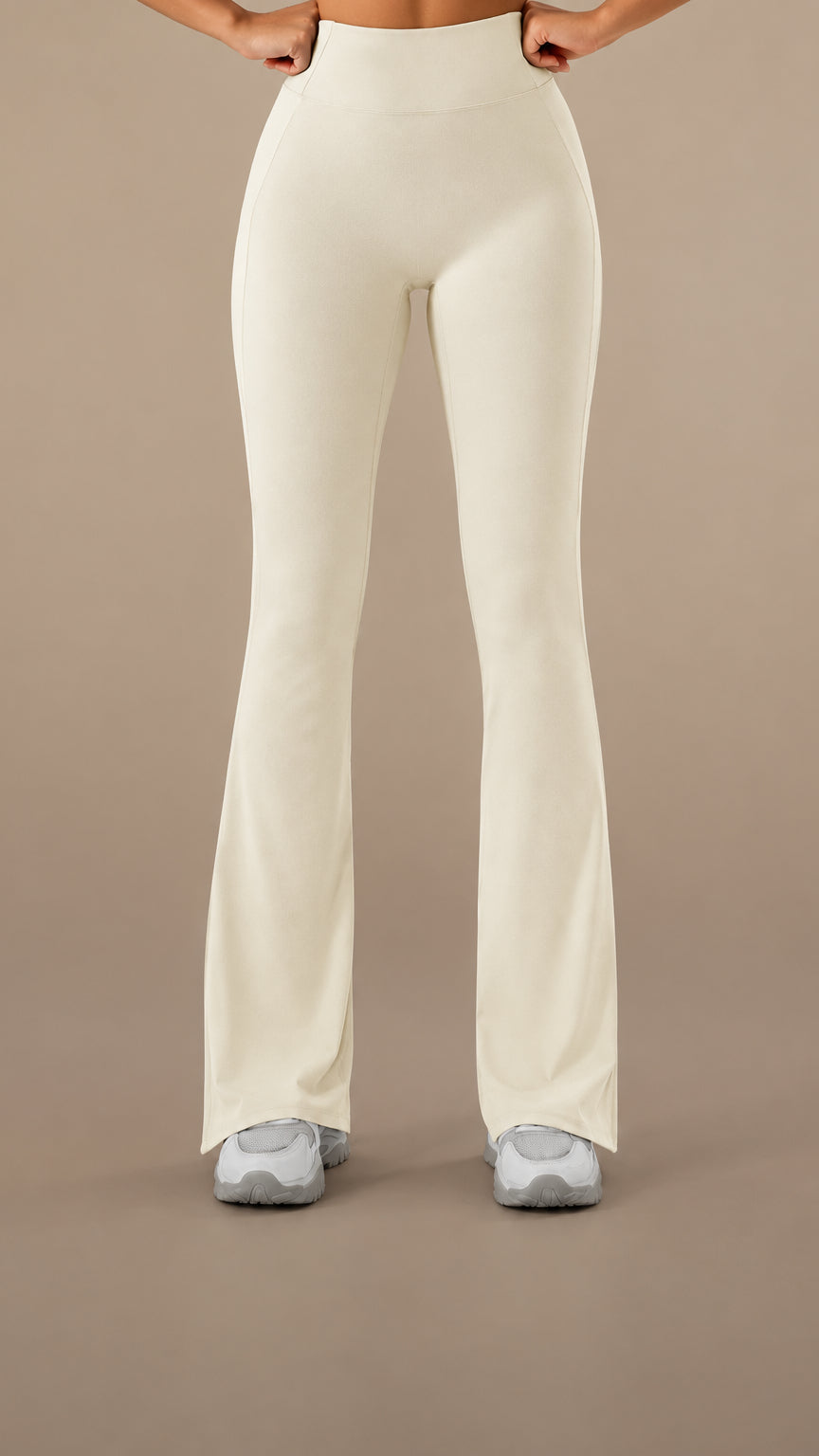 Flare No Scrunch Leggings crema de Shoal, vista frontal