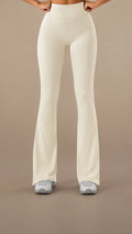 Flare No Scrunch Leggings crema de Shoal, vista frontal